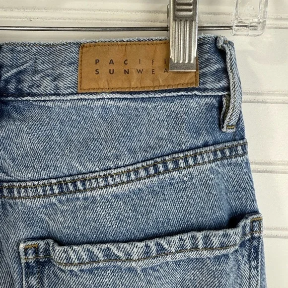Pacsun women’s “dad jean” denim button fly jeans. Size 25 - Picture 6 of 6